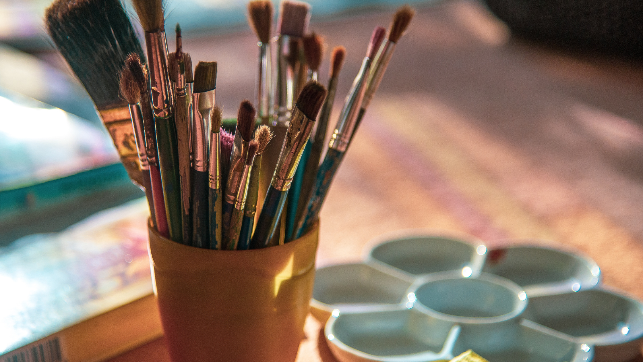 Join me in swatching my first Daler-Rowney watercolour travel set!